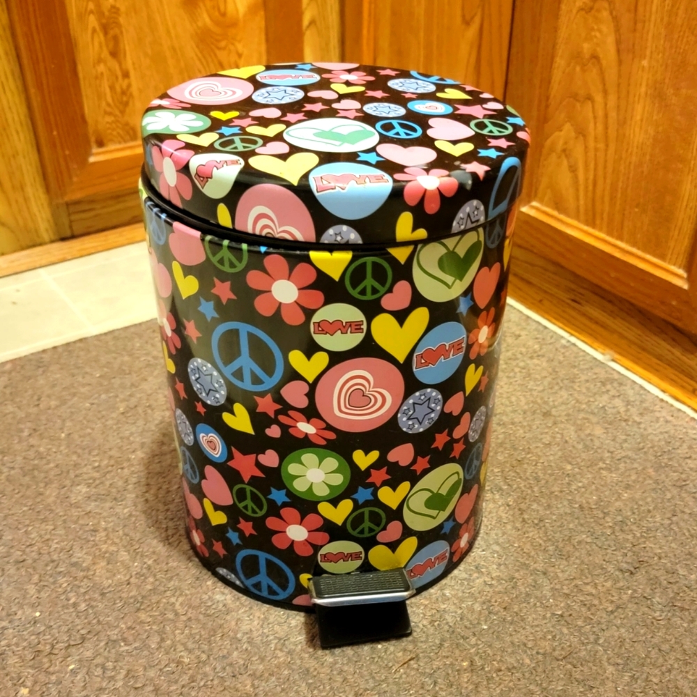Cool Mini Trash Can w/Foot Pedal
